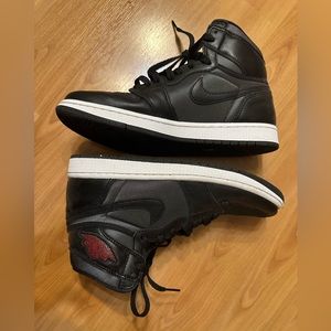 Air Jordan 1 High Retro OG ‘Black Satin Red’